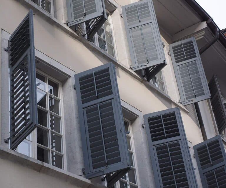 A tall building in a city