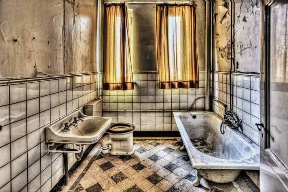 Making A Plain White Bathroom Suite Look High End