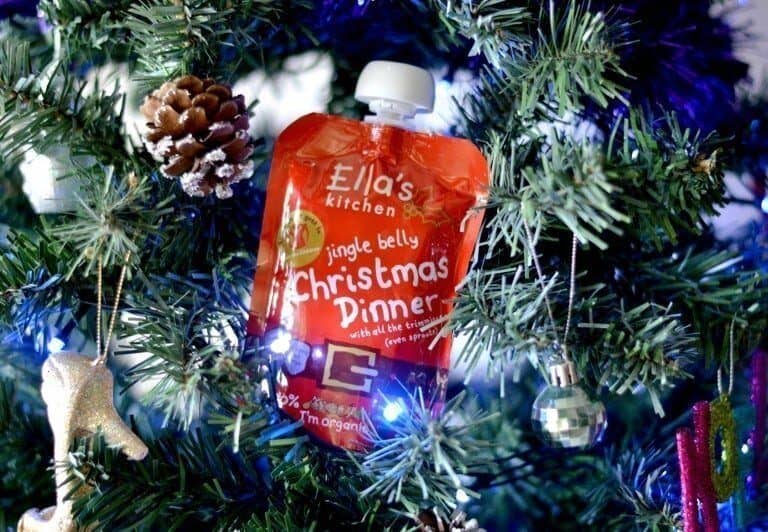 A vase of flowers on a table