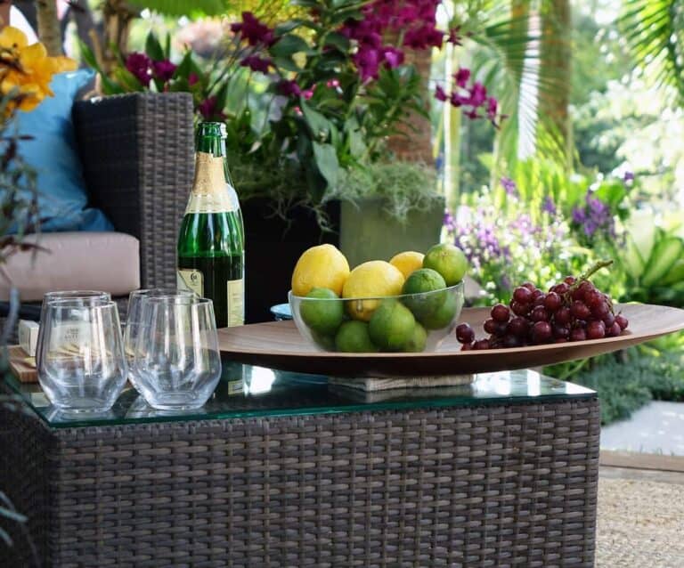 A vase of flowers on a table