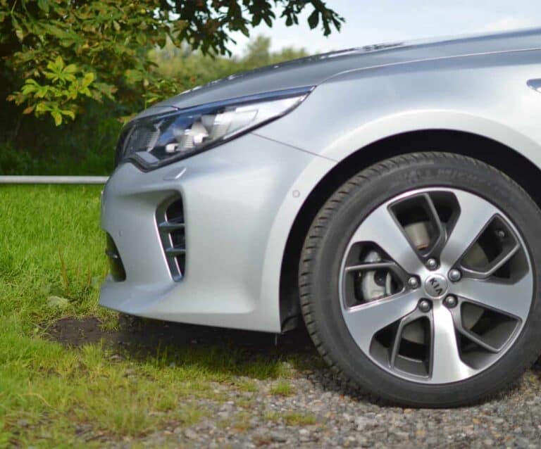 A car parked in a parking lot