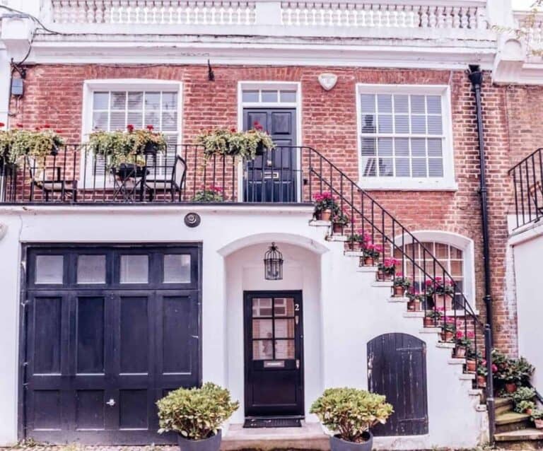 A large brick building