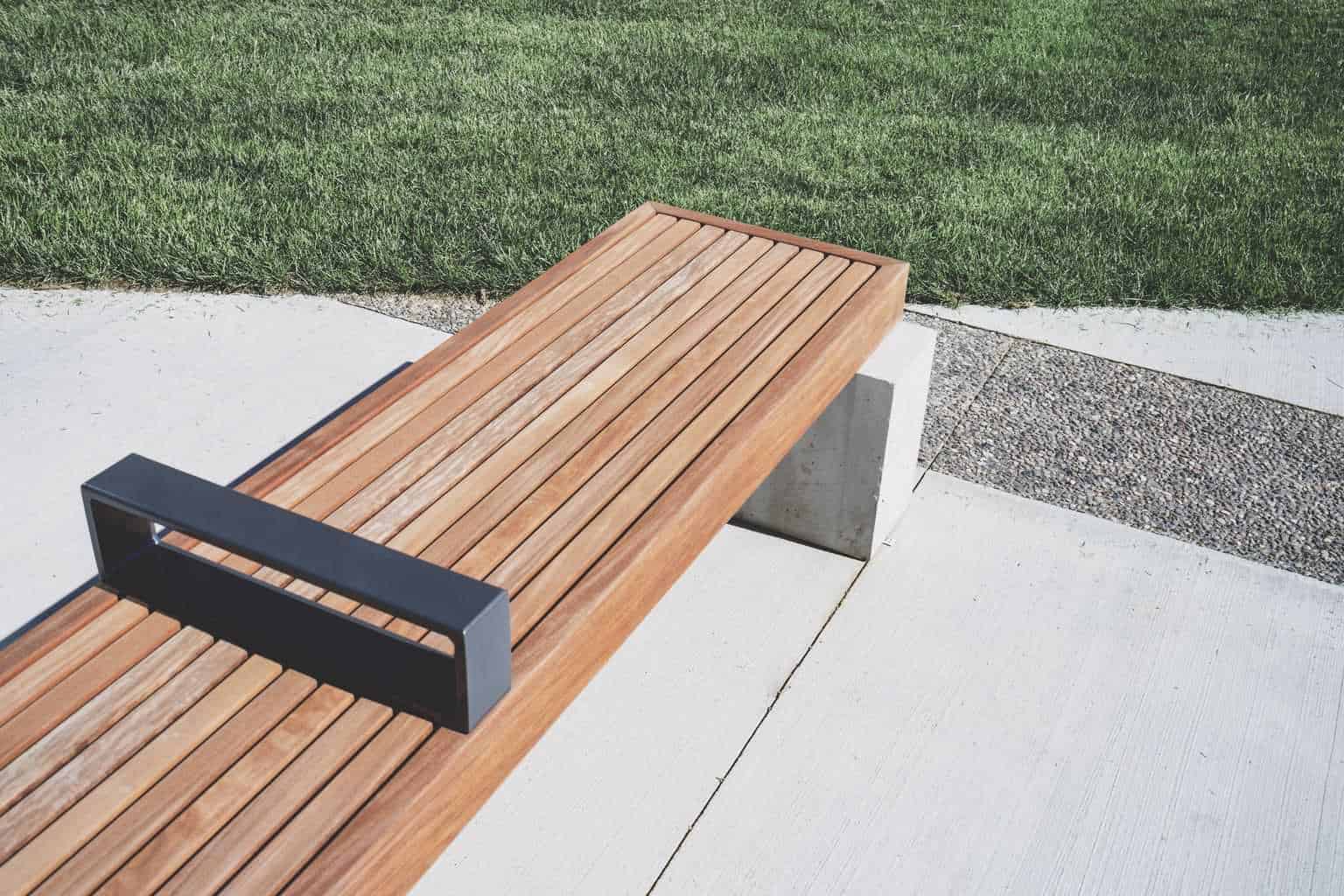 A wooden bench sitting in the grass