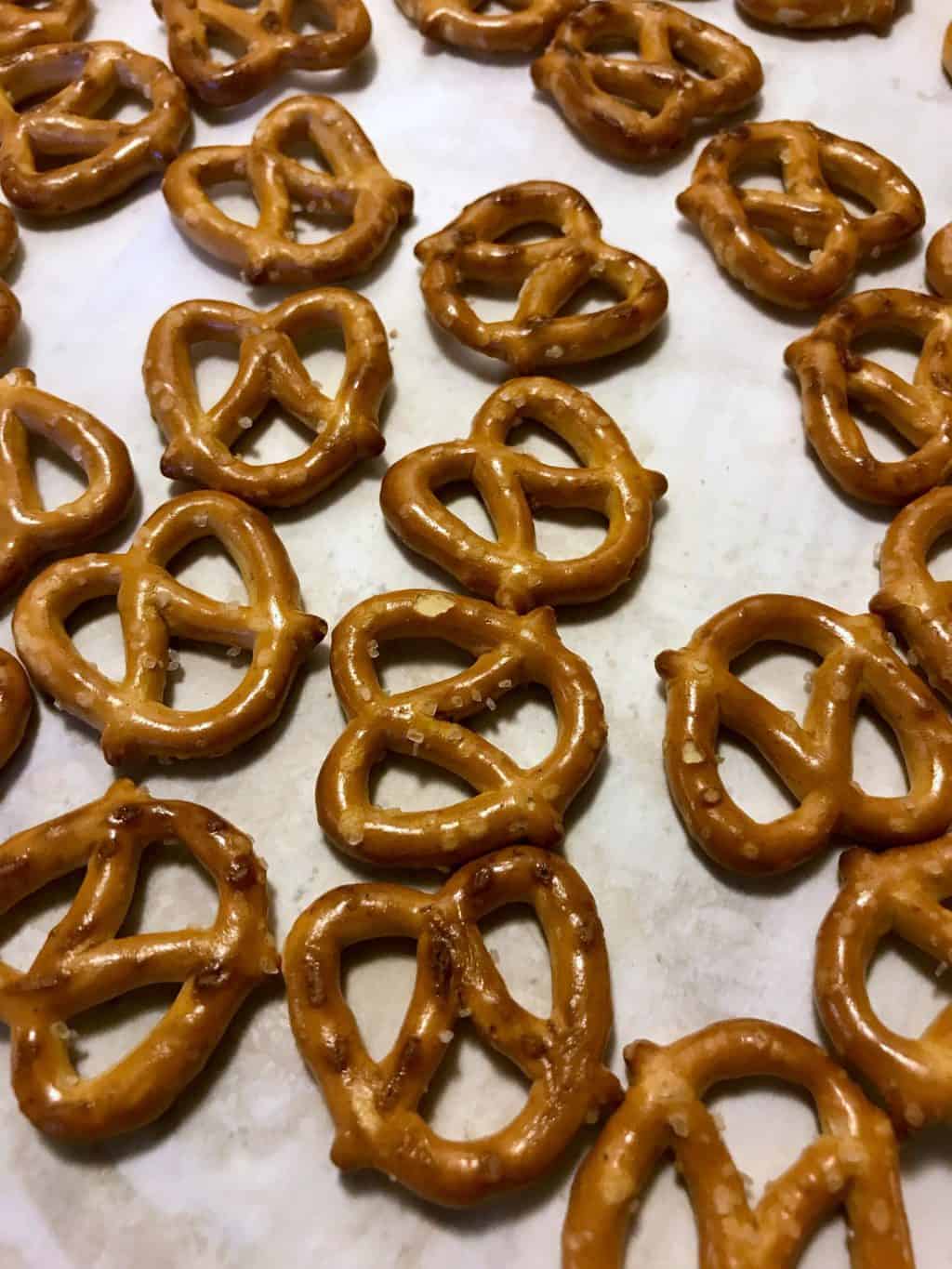 How to make Pretzel Turtle treats - Step 1