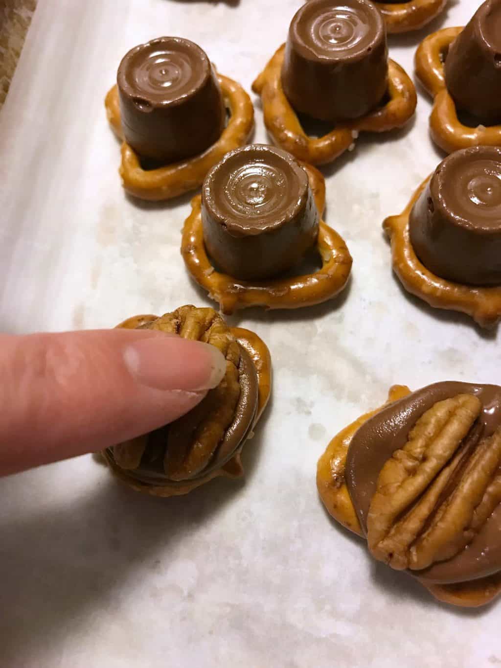 How to make Pretzel Turtle treats - Step 3