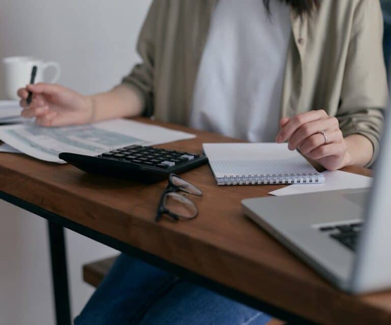 How to Create a Monthly Budget