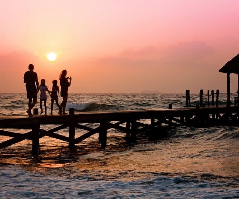 Financial Ruin: 6 Tips To Help You And Your Family Stay Safe