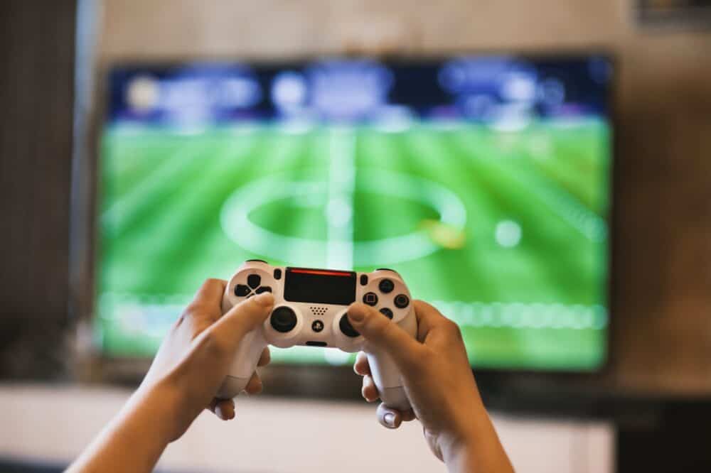 How to find the balance between screen time and tech with your tweens and teens