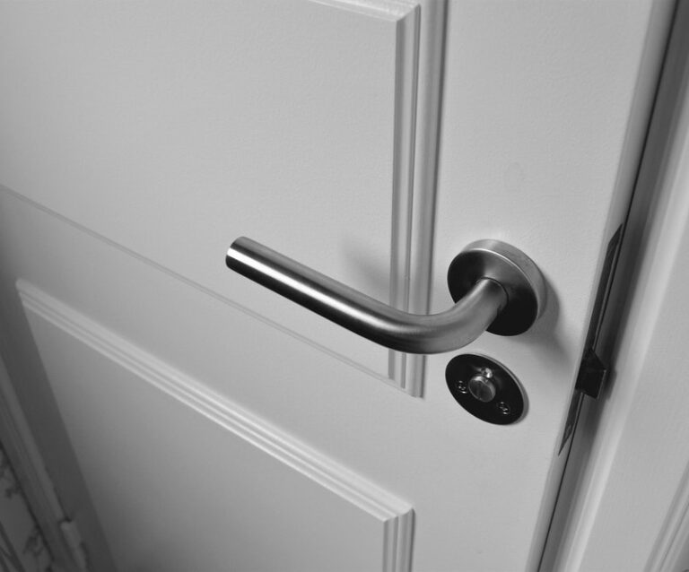 How To Fix Stuck Doors