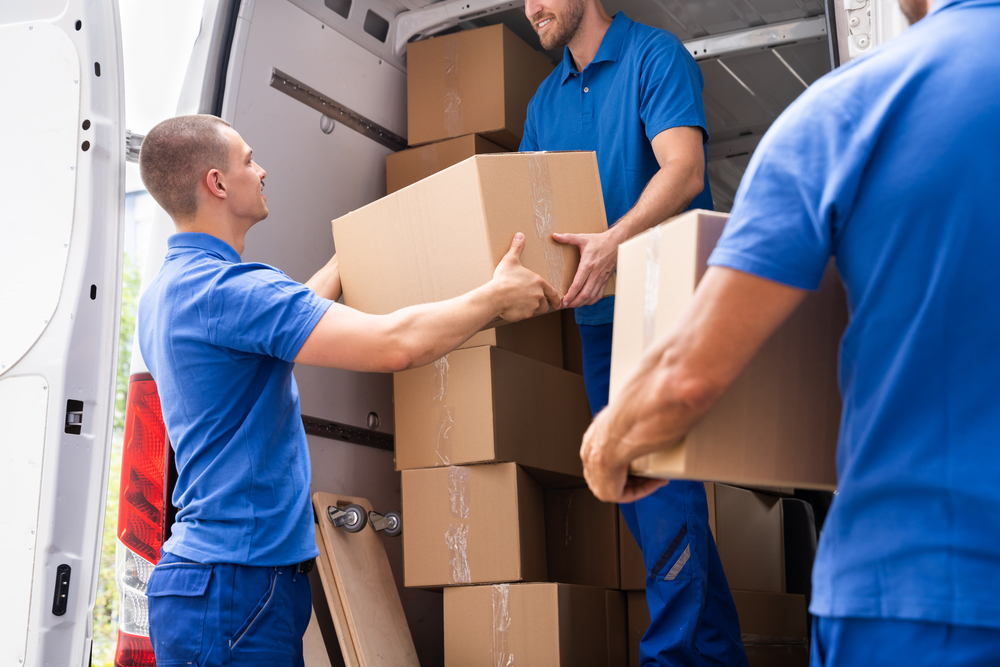 The Pros and Cons of Hiring Local Movers