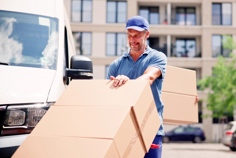 The Pros and Cons of Hiring Local Movers