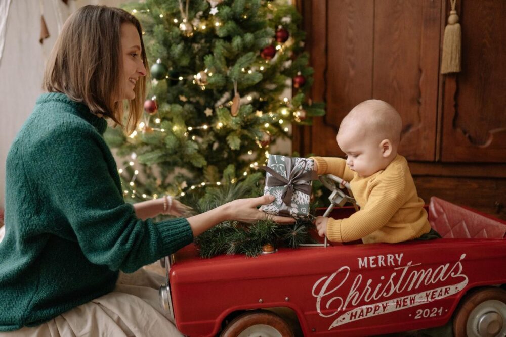 Pump in Style: Get Ahead Hacks for Christmas for Breastfeeding Mums