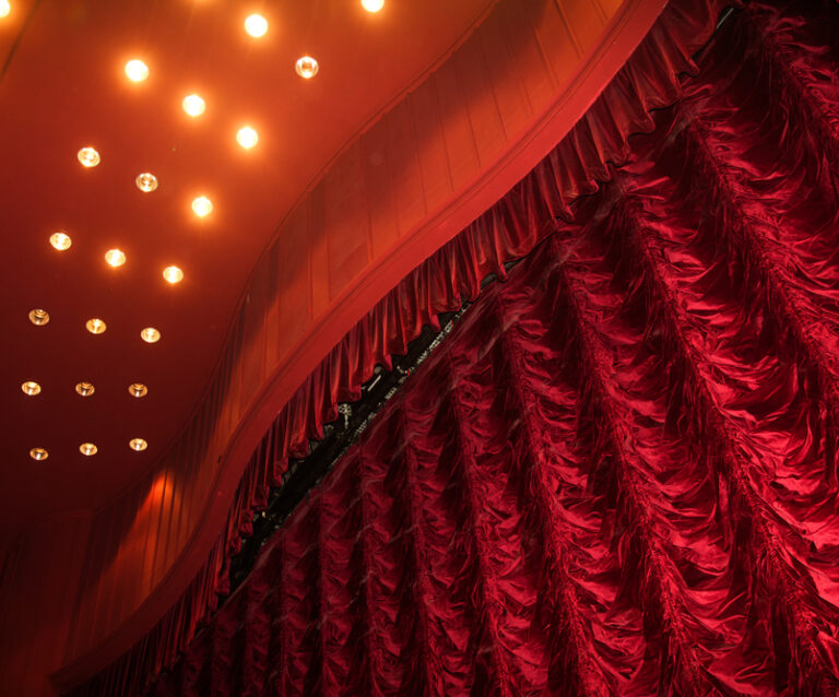 Get the Right Types of Theater Curtains