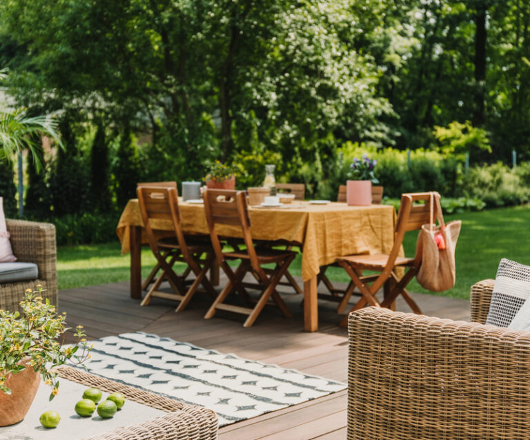 How to Enhance Your Outdoor Dining Experience