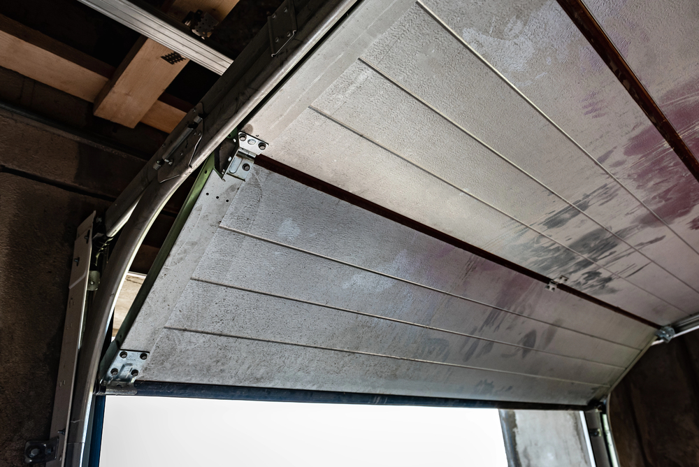 Common Garage Issues Homeowners Overlook