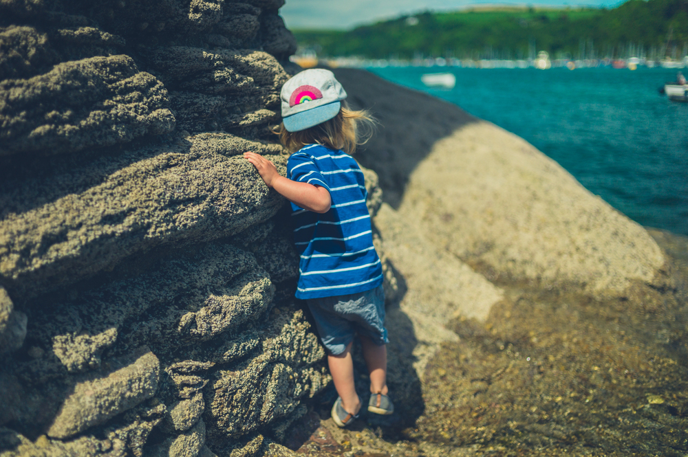 Connecting Kids with Nature: Outdoor Activities and Wildlife Spotting on Coastal Getaways